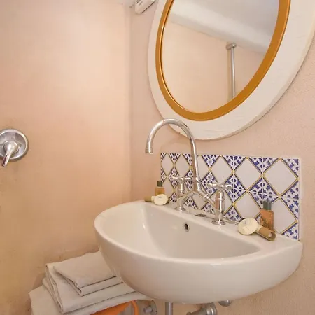 Valle Santa Sleeps 11 Wifi * Levanto