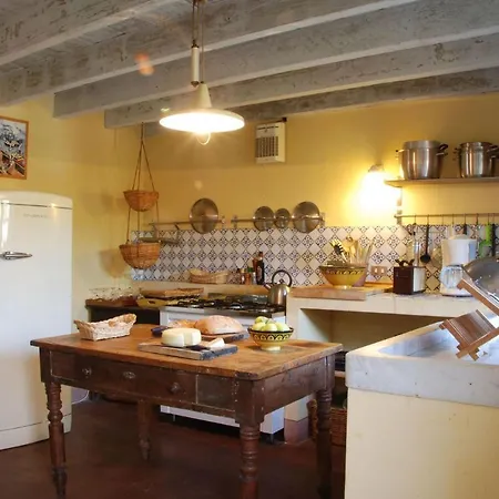 Valle Santa Sleeps 11 Wifi Levanto