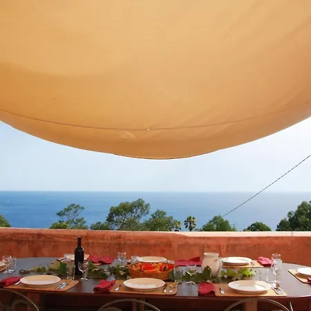 Valle Santa Sleeps 11 Wifi Levanto